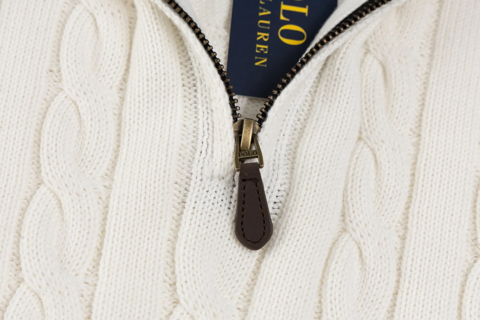 P236 #R92 RALPH LAUREN Ralph Lauren fifteen colors classic small label embroidery logo turtleneck pullover half-zip knitted cable sweater with high-density LOGO embroidery on the chest and original customized tag accessories. Made of pure cotton yarn, pure cotton is skin-friendly and comfortable, small label war horse embroidered twist turtleneck sweater 🐎 high quality, follow the blogger to learn how to wear it! Let’s buy a Ralph Lauren cable sweater. It’s a super hard-to-find series after it became popular. It’s hard to find one on the official website. It’s simple and practical to wear, with a lazy and loose feel. The thickened fabric has more texture, feels soft and delicate, and has a loose fit. Whether worn alone or layered, you can wear different styles of fashion with just one piece!   Size：XS S M L